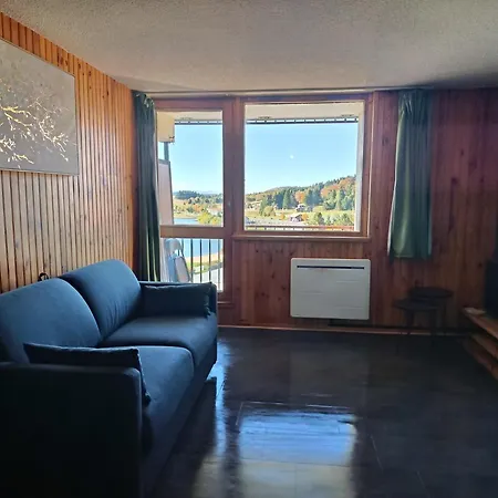 Situe En Plein Centre A Deux Pas Des Pistes. * Besse-et-Saint-Anastaise