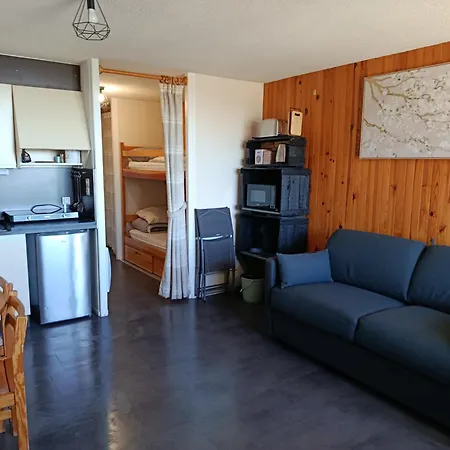 Situe En Plein Centre A Deux Pas Des Pistes.